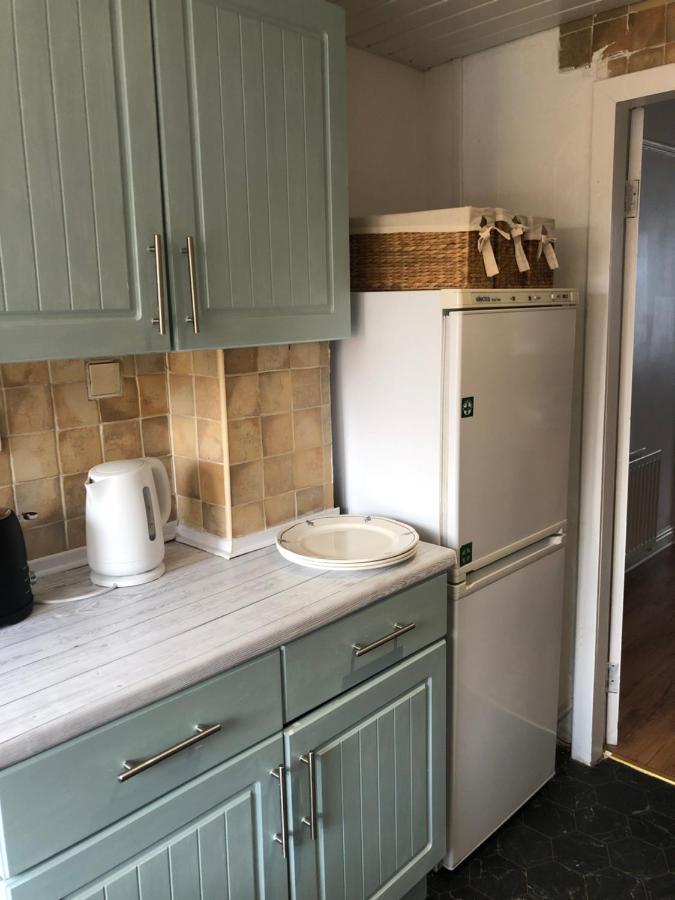 The White House - Cheerful 3 Bedroom Home In Wigan - Ince - Sleeps 7 - Parking - Work Space - Great Motorway Links Екстер'єр фото